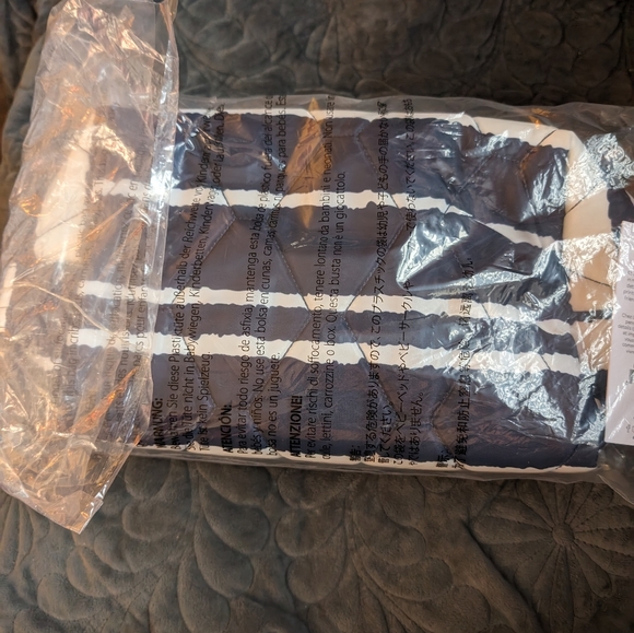 Lug Bumper Cosmetic in Navy Stripe NWT - Picture 5 of 7